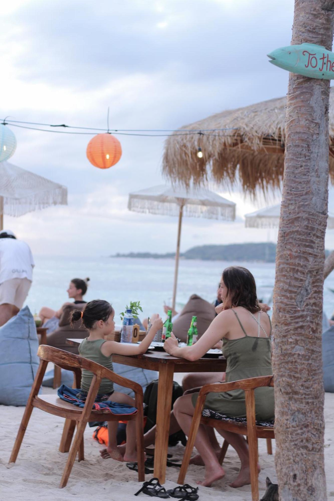 Lucky'S Vandrarhem Gili Air Exteriör bild
